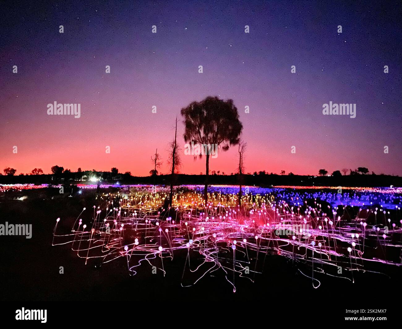 Uluru, NT, Australien - Smartphone-aufgenommenes Stockfoto