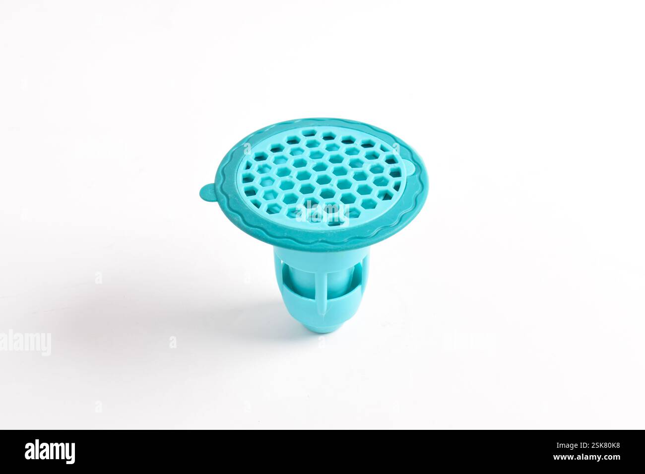 Kunststoffstopfen für Spülbecken isoliert auf weißem Hintergrund. Abfluss für Spülbecken Stockfoto