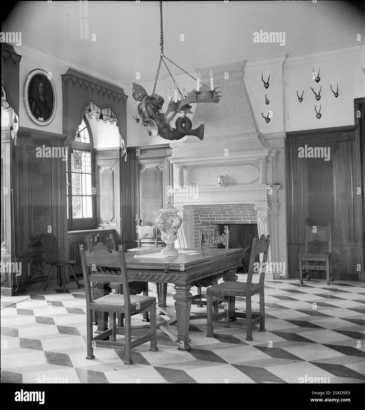 --- Zimmer im Schloss Jegenstorf, um 1955#Zimmer im Schloss Jegenstorf, um 1955- RDB VON DUKAS Stockfoto