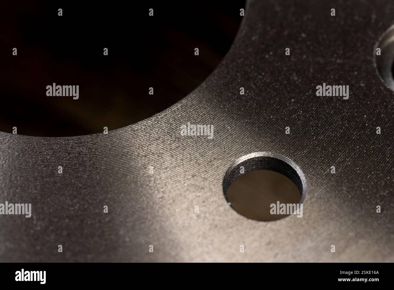 Bremsscheibe aus Metall, Fahrzeugteil aus Stahl, um das Bremsen zu gewährleisten Stockfoto