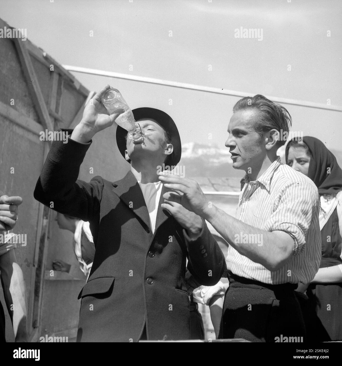 hinter der Bühne; Freilufttheater, Freilichttheater#hinter der Bühne, Freilichttheater--- Theateraufführung 'die Trennung der Rassen', Sierre ca. 1941#Performance 'La séparation des Races', Sierre ca. 1941- RDB VON DUKAS Stockfoto