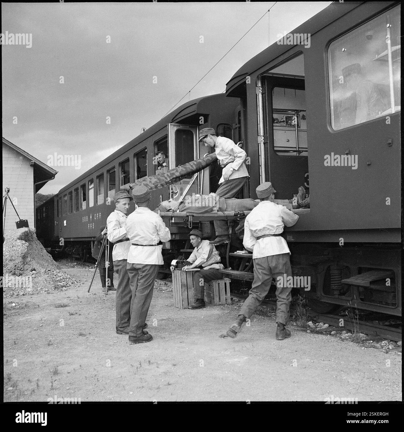 --- Manöver des Armee-Sanitätsdienstes, Sursee 1954#Manöver des Armeesarztdienstes, Sursee 1954- RDB VON DUKAS Stockfoto