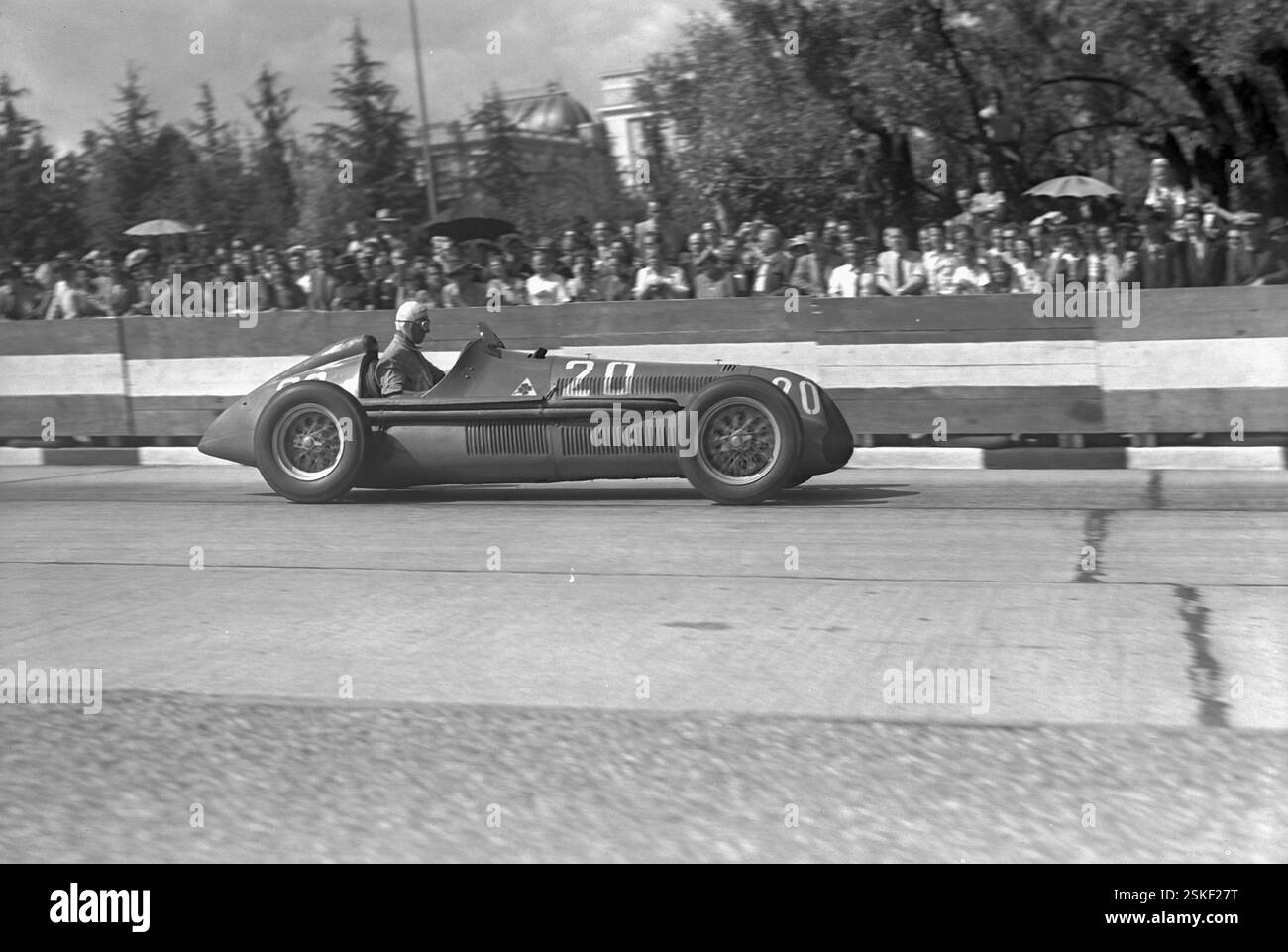 --- 1. Grand Prix des Nations 1946: Achille Varzi auf Alfa Romeo 158#1. Grand Prix des Nations 1946: Achille Varzi auf Alfa-Romeo 158 – RDB VON DUKAS Stockfoto