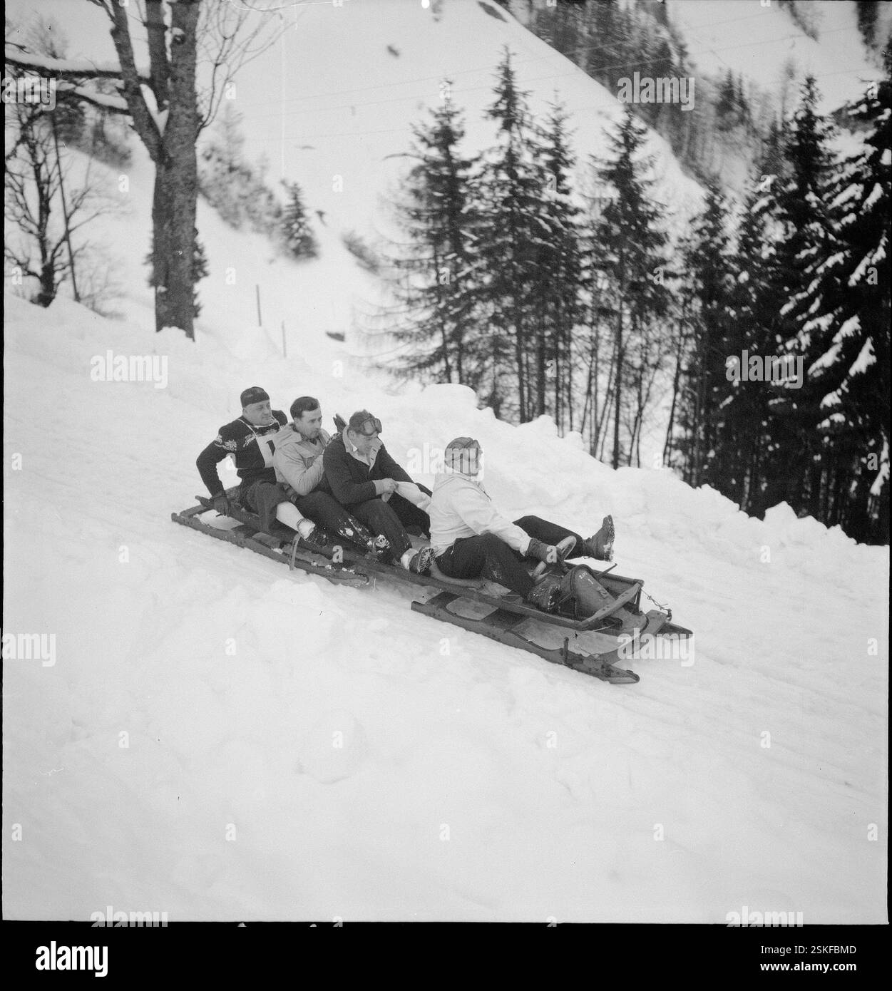 Viererbobmeisterschaft #Viererbobmeisterschaft -- Schweizer Bob-Meisterschaft, Les Avants 1951: Baninetta (Caux)#Schweizer Bobsleigh-Meisterschaft, Les Avants 1951: Baninetta (Caux) - RDB VON DUKAS Stockfoto