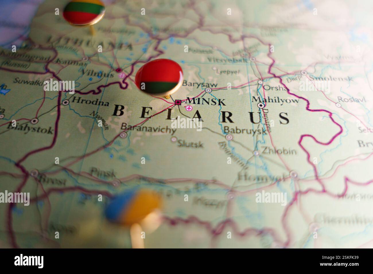 Weißrussland Karte mit Fahnenstiftnadel auf Minsk. Reisen, Tourismus, Geographie, Osteuropa-Konzepte Stockfoto