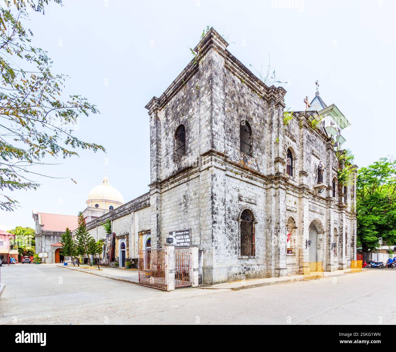 Pfarrkirche St. Antonius von Padua in Barotac Nuevo Iloilo Philippinen mit spanischer Kolonialarchitektur Stockfoto