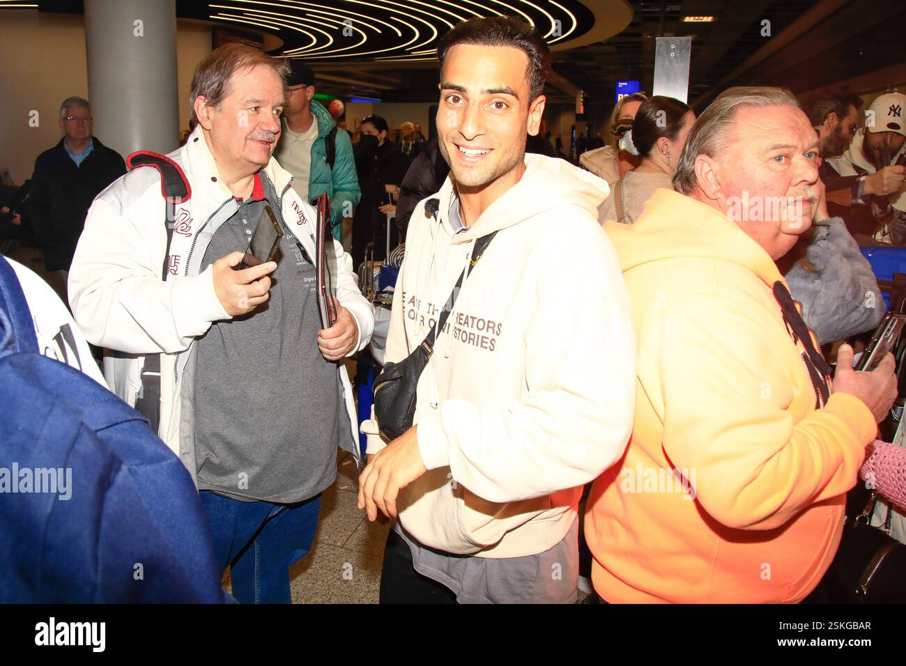 RTL Dschungelcamp 2025 - Ankunft der Dschungel Kandidaten Timur Ülker bei der Ankunft der Kandidaten des RTL Dschungelcamps 2025 am Frankfurter Flughafen Hessen Deuschland Copyright: XMatthiasxGränzdörferx Stockfoto