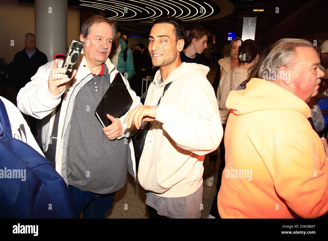 RTL Dschungelcamp 2025 - Ankunft der Dschungel Kandidaten Timur Ülker bei der Ankunft der Kandidaten des RTL Dschungelcamps 2025 am Frankfurter Flughafen Hessen Deuschland Copyright: XMatthiasxGränzdörferx Stockfoto