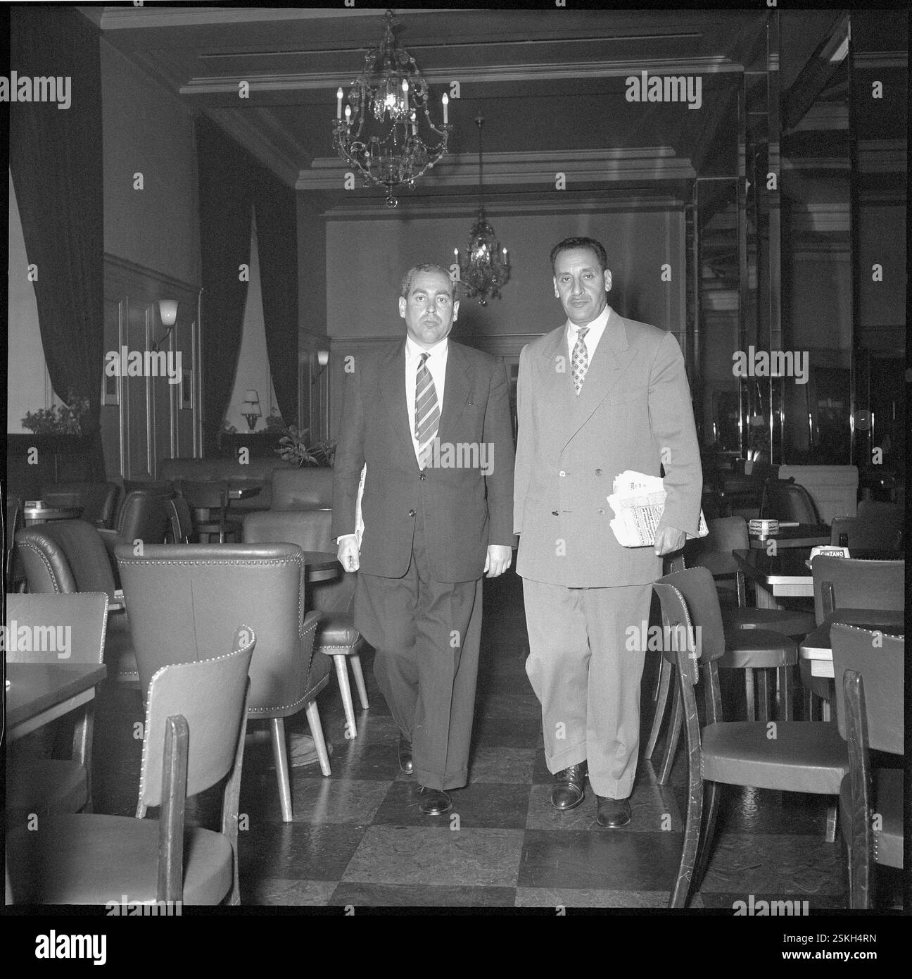 Erster Präsident der Provisorischen Regierung der Algerischen Republik (GPRA) von 1958 bis 1961#erster Präsident der Provisorischen Regierung der Algerischen Republik GPRA von 1958 bis 1961--- Ferhat Abbas (rechts) in Bern 1956#Ferhat Abbas (rechts) in Bern 1956- RDB VON DUKAS Stockfoto