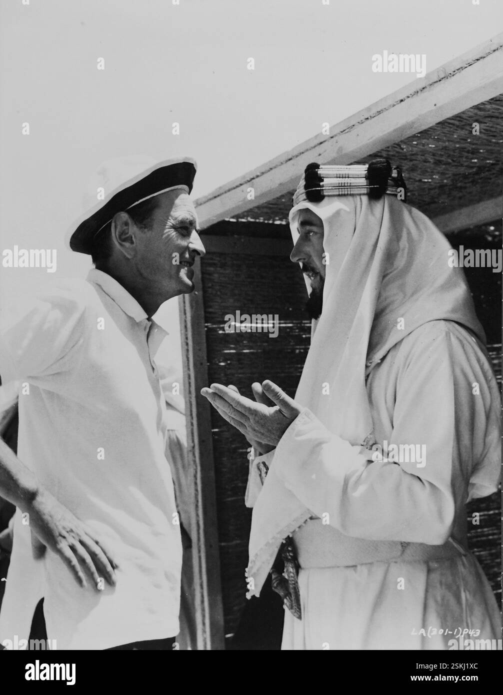--- David Lean, Alec Guiness während der Dreharbeiten zum Film Lawrence of Arabia 1962#David Lean, Alec Guiness am Set zum Film Lawrence of Arabia 1962 Stockfoto