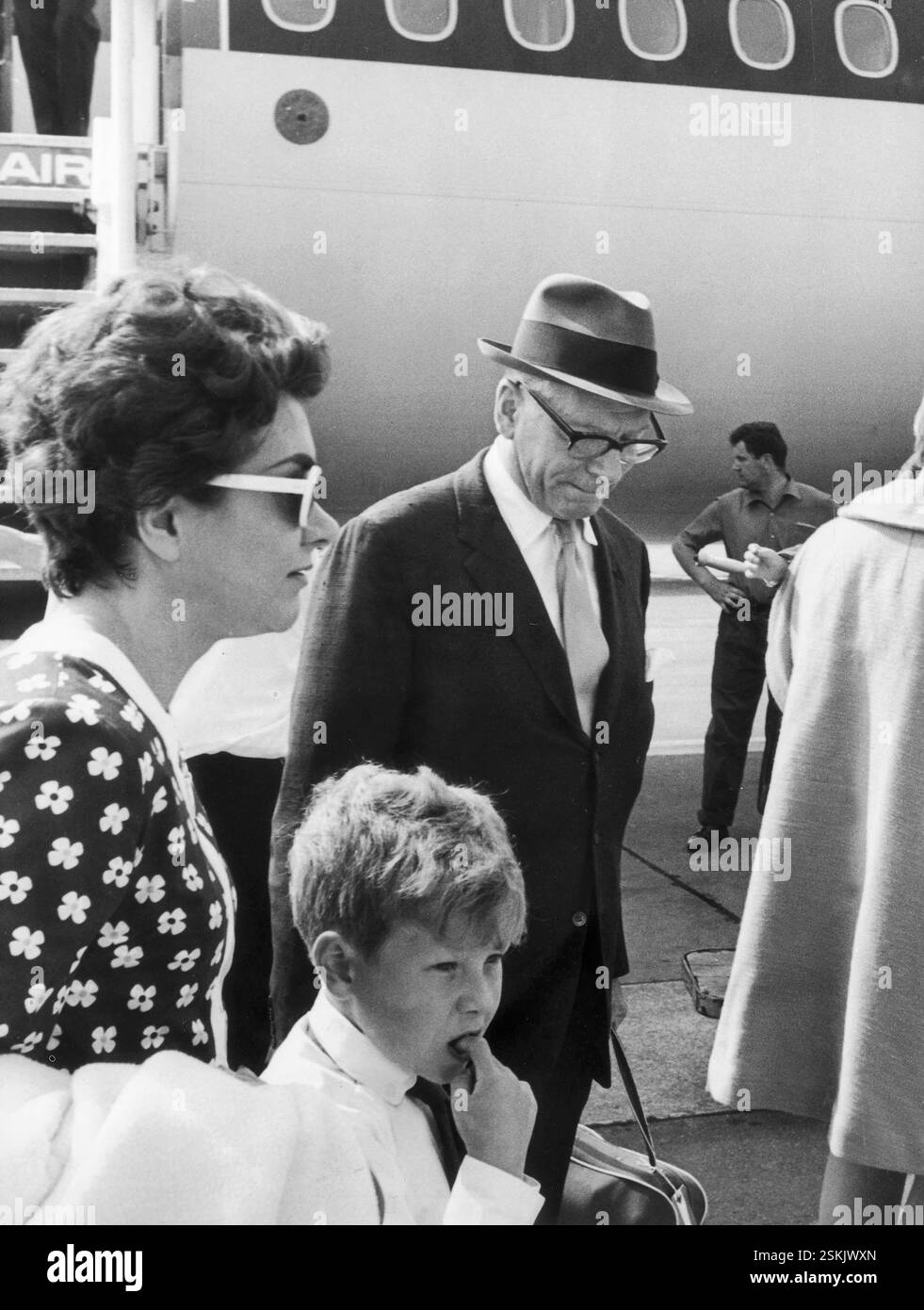 Sir Laurence Olivier mit seiner dritten Frau Joan Plowright und ihrem Sohn Richard Kerr#Sir Laurence Olivier mit seiner dritten Frau Joan Plowright und ihrem Sohn Richard Kerr Stockfoto