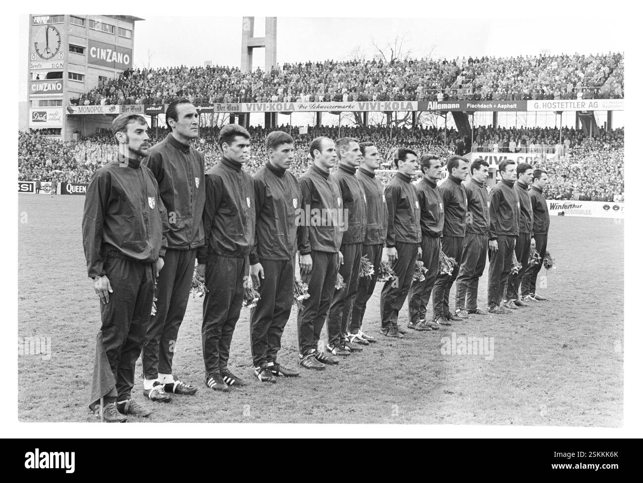 FC Sion - FC Servette 2:1--- Schweizer Cupfinale 1965: Mannschaft des FC Sion#Swiss Cup Finale 1965: Mannschaft des FC Sion-RDB VON DUKAS Stockfoto