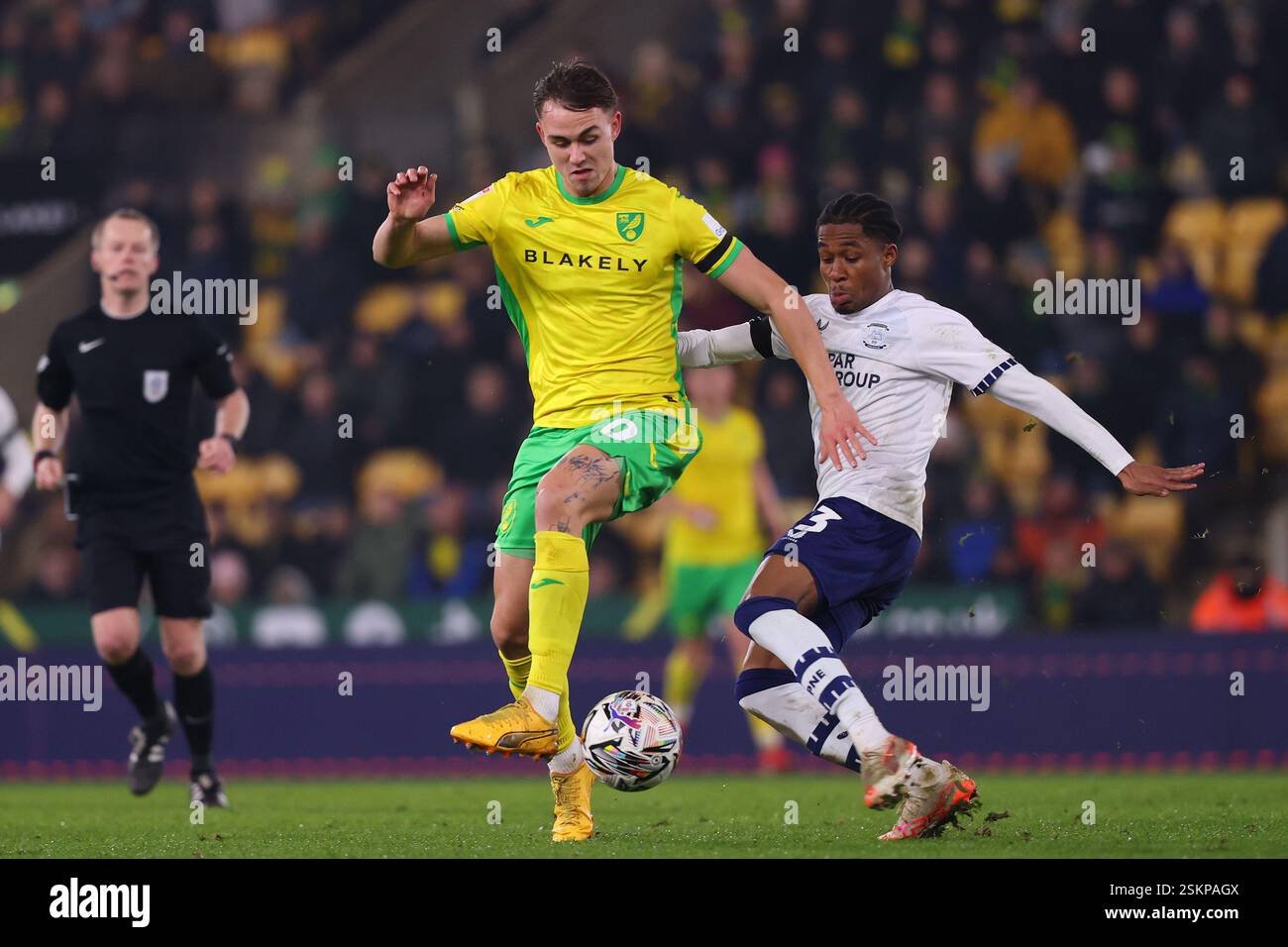 Matej Jurasek aus Norwich City und Jayden Meghoma aus Preston North End - Norwich City / Preston North End, Sky Bet Championship, Carrow Road, Norwich, Großbritannien - 11. Februar 2025 nur redaktionelle Verwendung - es gelten Einschränkungen von DataCo Stockfoto