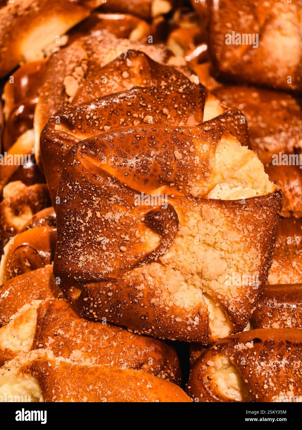 Herrlich schöne und sehr leckere gefüllte Brötchen Stockfoto