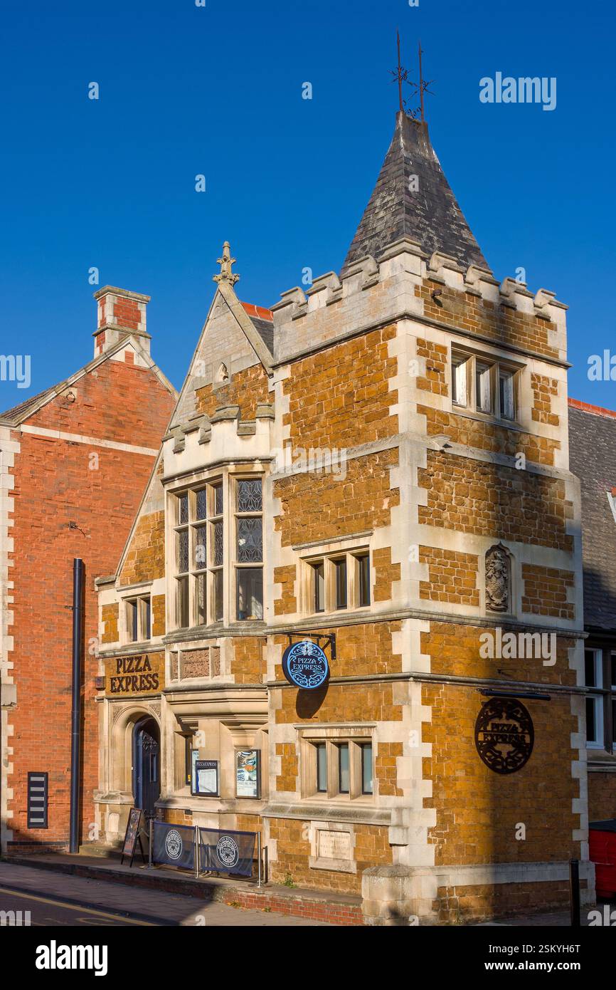 Die feine Steinarchitektur der Colles Hall, als es 2010 ein Pizza Express Restaurant war, Burton Street, Melton Mowbray, Leicestershire, England, UK Stockfoto