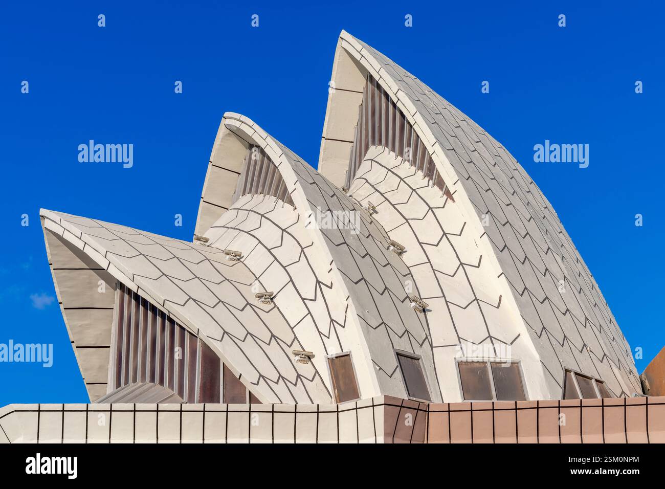 Am frühen Abend im Global Village in Dubai: Pavillons, die 27 Länder und 90 Kulturen repräsentieren, die ihre regionalen Lebensmittel, Produkte und Lebensstile fördern. Stockfoto