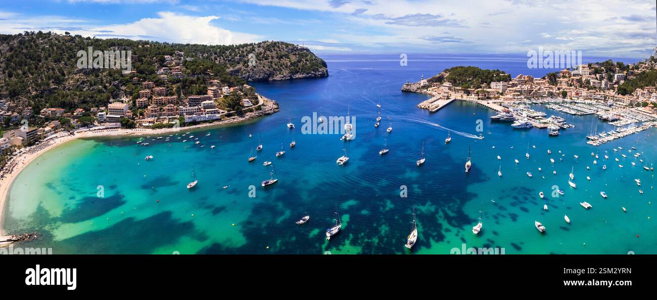 Mallorca Insel (Mallorca) Panoramablick auf Port de Soller Marine, beliebtes Touristenziel. Spanien, Balearen Stockfoto