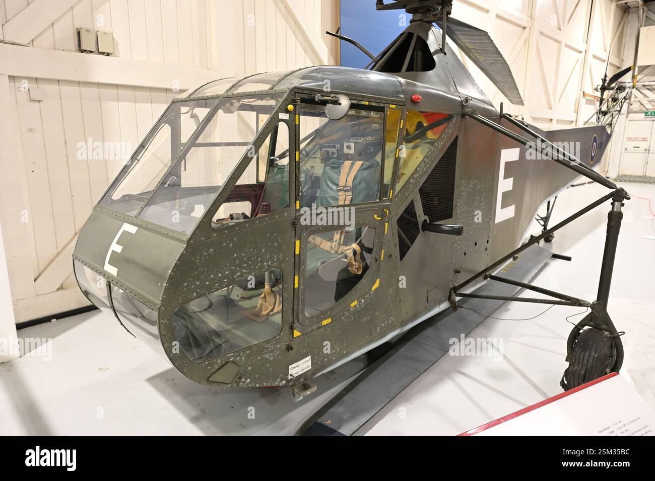 Sikorsky R-4B Hoverfly Helikopter auf der Ausstellung RAF Museum London Stockfoto