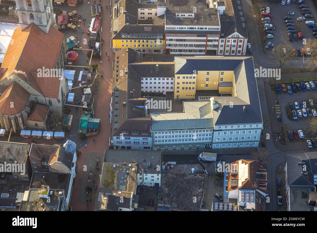 Luftansicht, Rathaus und Bildungszentrum am Marktplatz, Fußgängerzone mit Weihnachtsmarkt, Mitte, Hamm, Ruhrgebiet, Nordrhein-Westpha Stockfoto