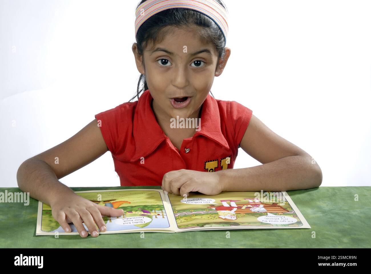 Südasiatische indische sechs Jahre altes Mädchen Comic Lesebuch Herr #364 Stockfoto