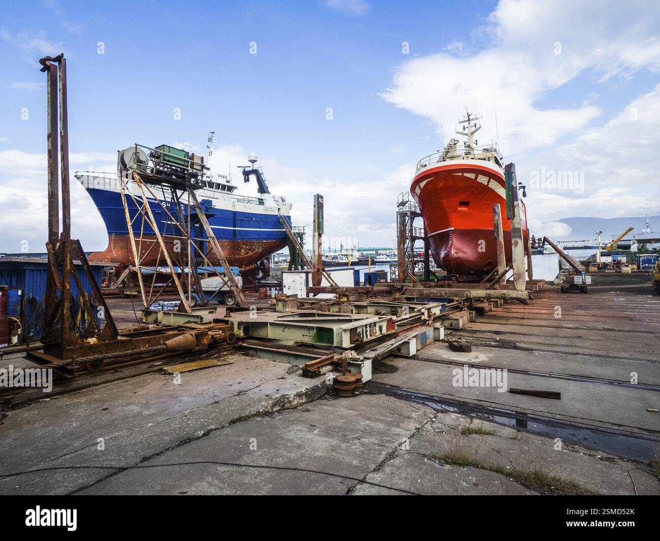 Schiffe, die in einer Werft repariert werden, im Hafen von Reykjavik, Island, Europa Stockfoto