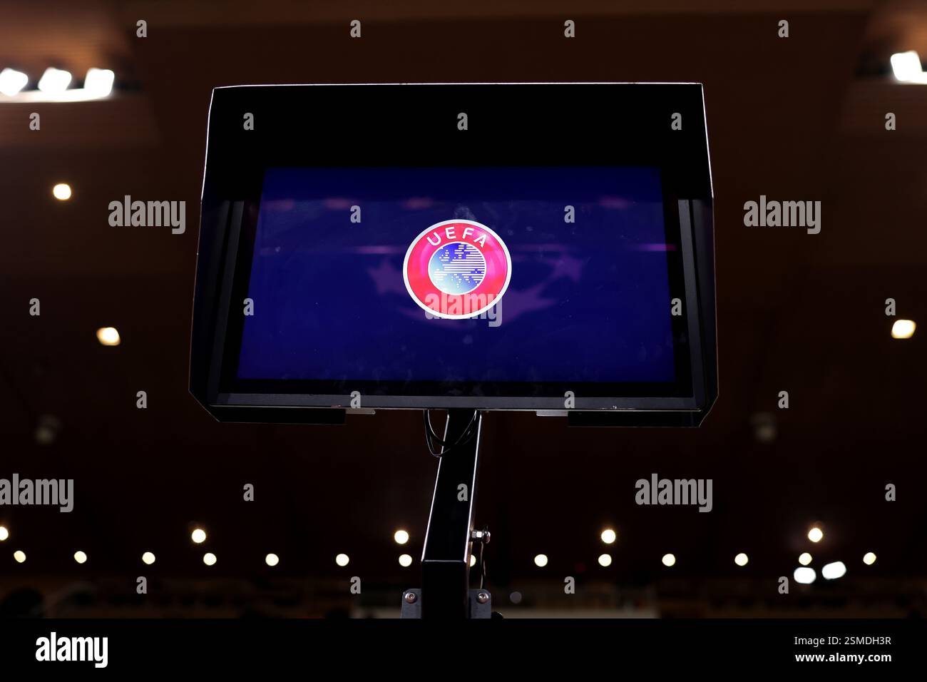 Monaco, Monaco. Februar 2025. Der VAR-Monitor vor dem Spiel der UEFA Champions League in Stade Louis II, Monaco. Der Bildnachweis sollte lauten: Simon Bellis/Sportimage Credit: Sportimage Ltd/Alamy Live News Stockfoto
