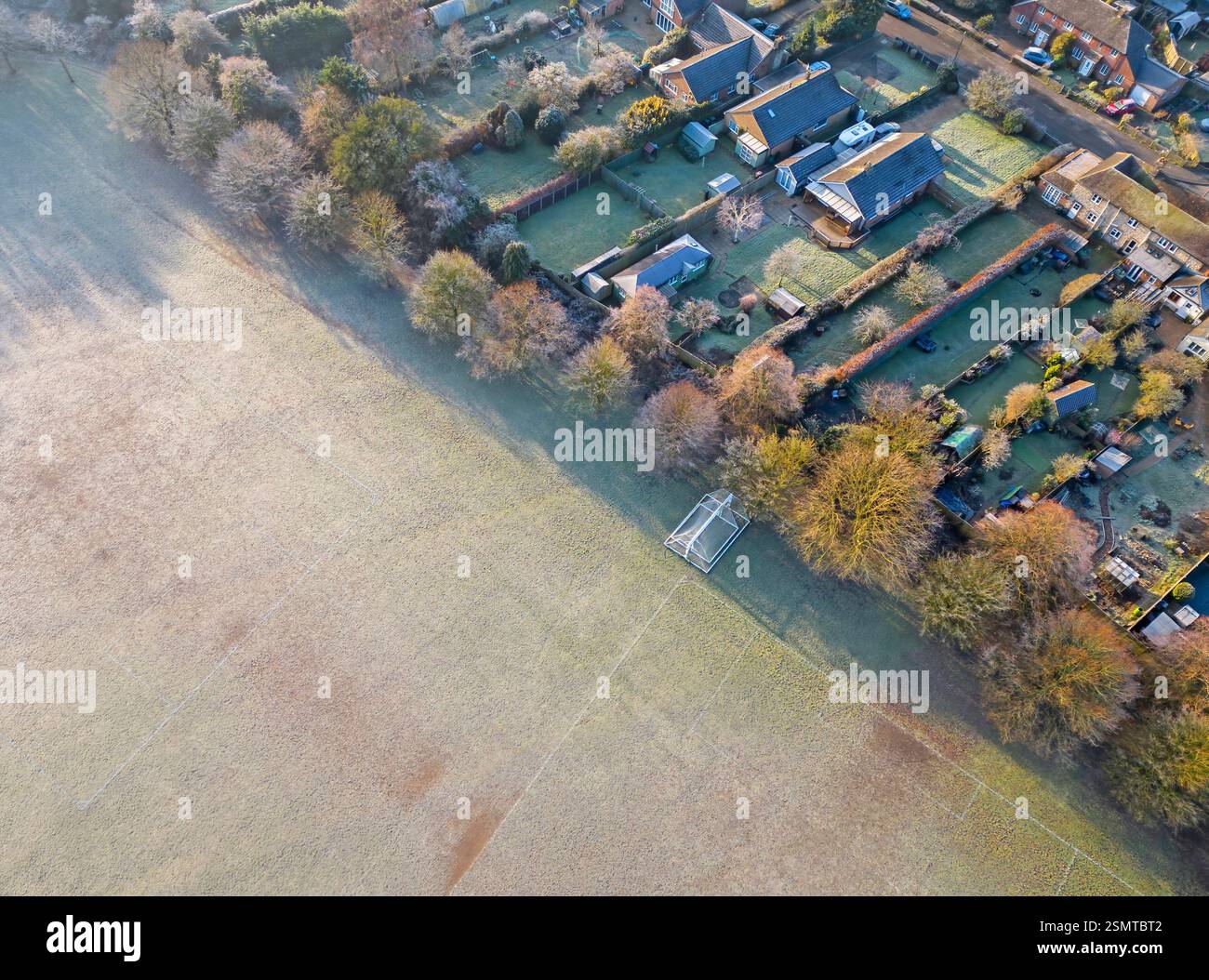Blick aus der Vogelperspektive auf das alte Dorf Great Chart aus dem Jahr 762 und den lokalen Erholungsort nahe ashford Kent Stockfoto