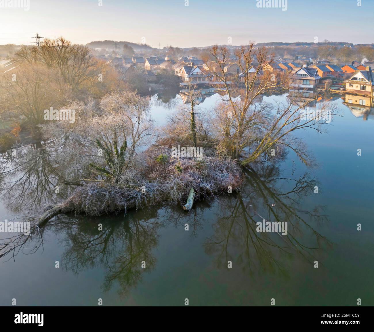 Der Blick aus der Vogelperspektive auf das Naturschutzgebiet Singleton Lake nahe ashford in kent ist ein Paradies für Tierwelt Stockfoto