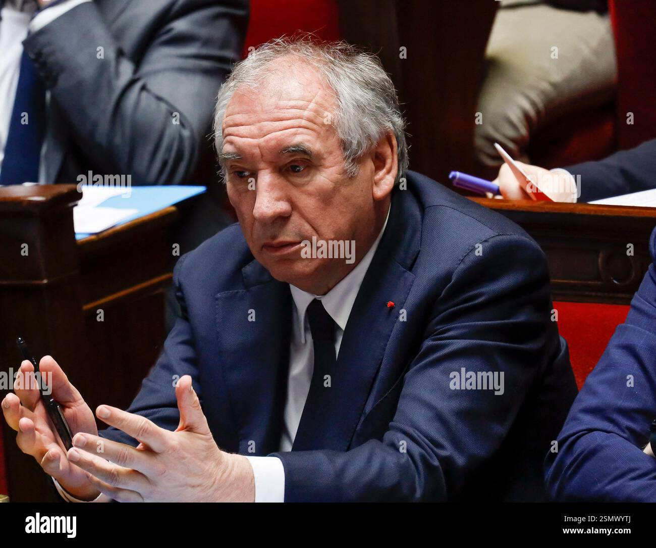 Französischer Premierminister Francois Bayrou während der Sitzung der Anfragen an die französische Regierung in der Nationalversammlung in Paris, Frankreich am 12. Februar 2025. Foto: Jean-Bernard Vernier/JBV News/ABACAPRESS. COM Credit: Abaca Press/Alamy Live News Stockfoto