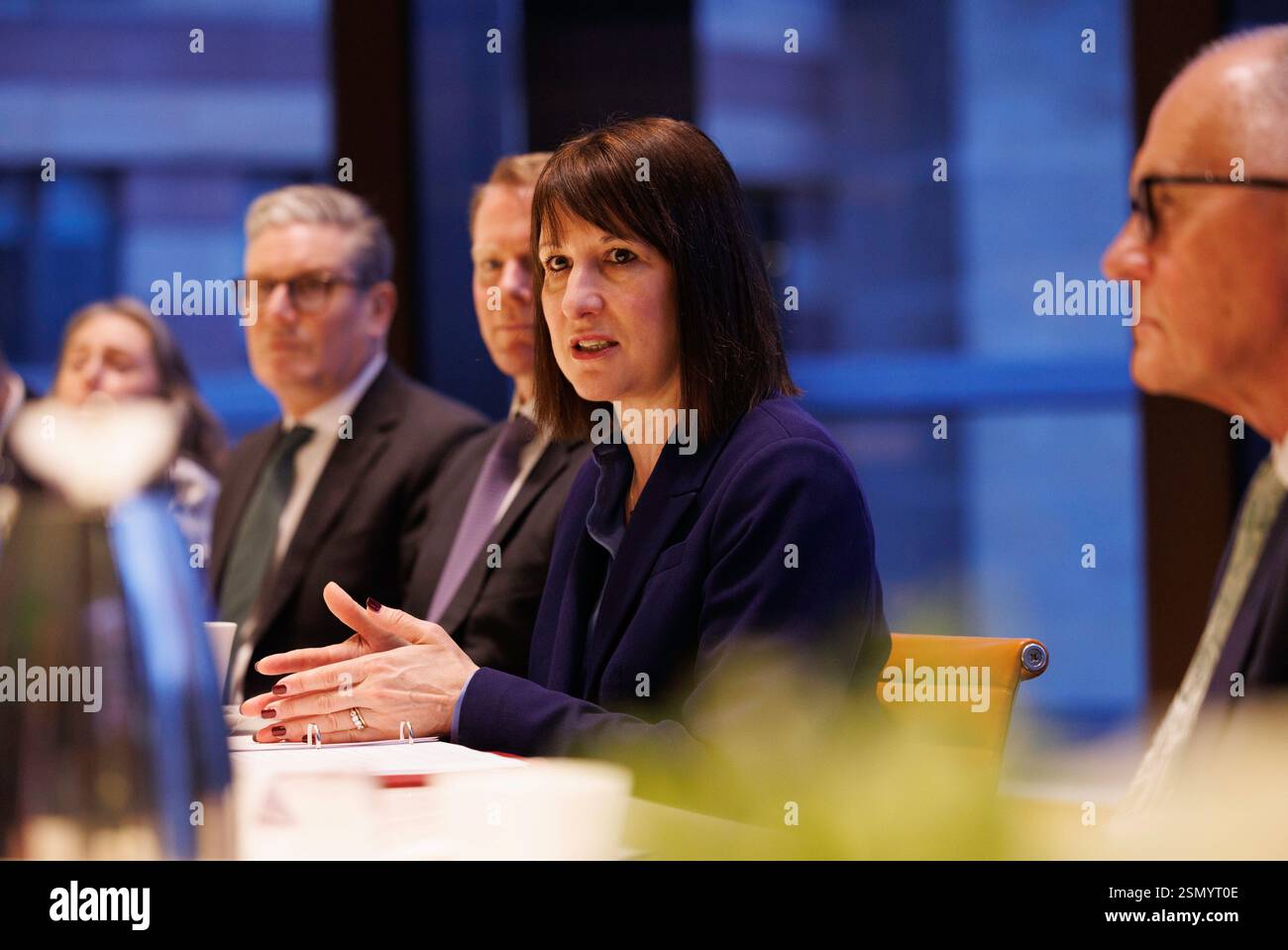 LONDON, ENGLAND, Großbritannien - 28. Januar 2025 - der britische Premierminister Keir Starmer und die Finanzkanzlerin Rachel Reeves nehmen an einer Growth Business Bre Teil Stockfoto