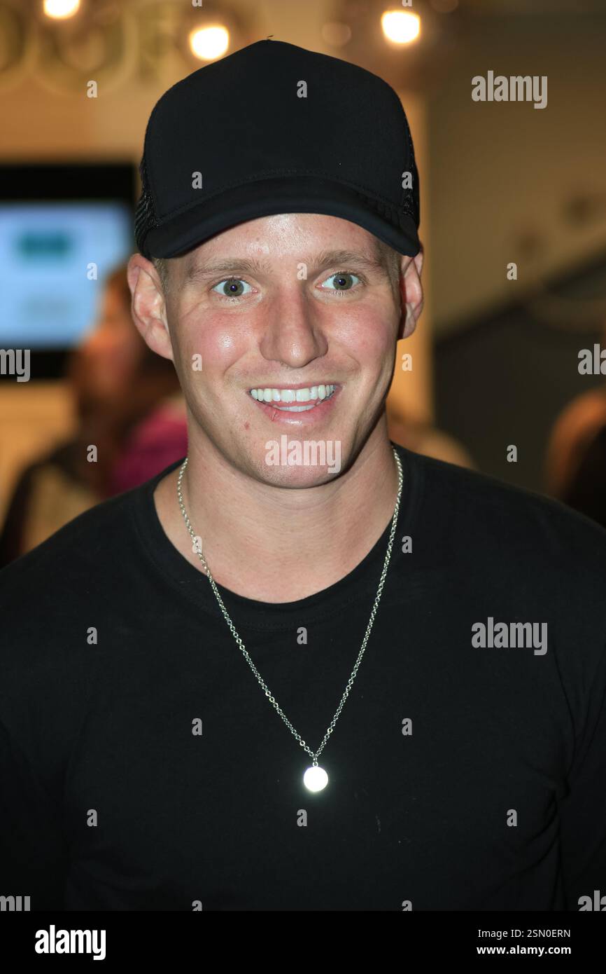 Jamie Laing nahm an der Veröffentlichung der Disney-Kollektion VON PANDORA im Flaggschiff Marble Arch Store in London Teil Stockfoto