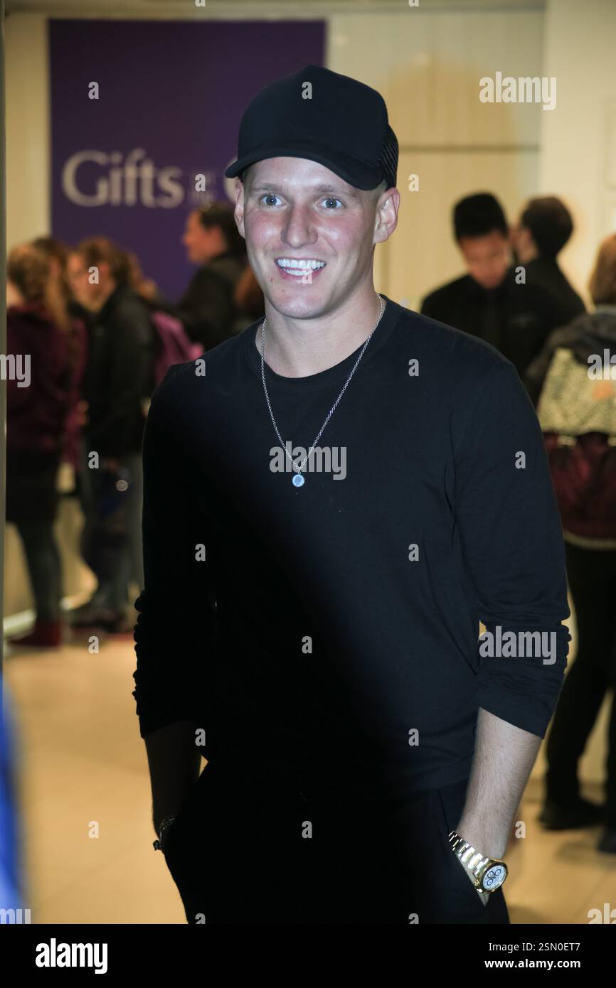Jamie Laing nahm an der Veröffentlichung der Disney-Kollektion VON PANDORA im Flaggschiff Marble Arch Store in London Teil Stockfoto