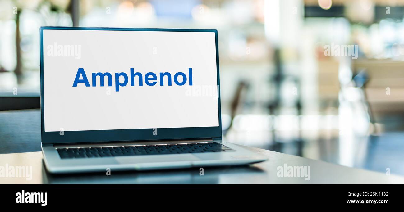 POZNAN, POL, 19. Dezember 2024: Laptop mit Logo der Amphenol Corporation Stockfoto