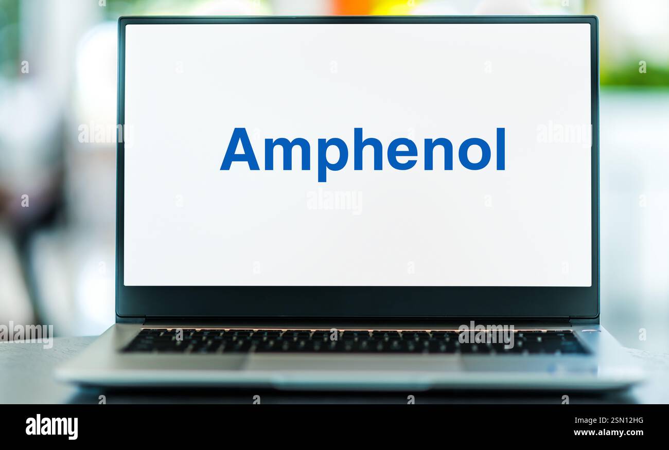 POZNAN, POL, 19. Dezember 2024: Laptop mit Logo der Amphenol Corporation Stockfoto
