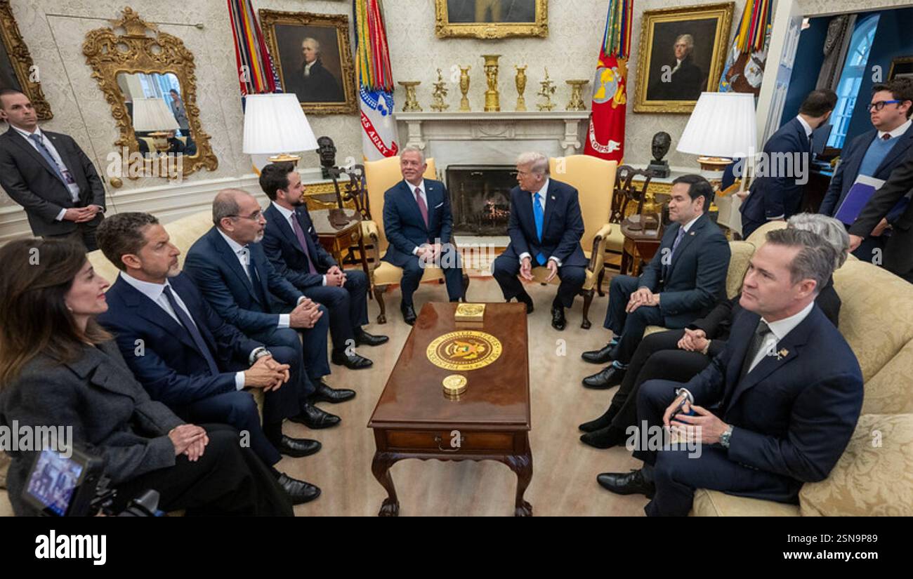 DONALD TRUMP, US-Präsident, bei einem Treffen des Weißen Hauses mit König Abdullah von Jordanien am 11. Februar 2025 Stockfoto