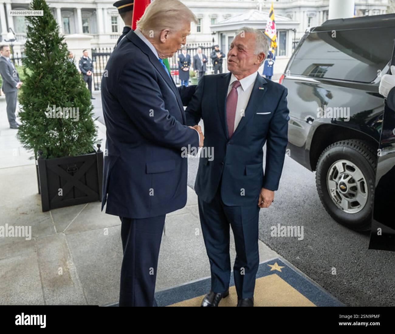 DONALD TRUMP. US-Präsident mit König Abdullah von Jordanien im Weißen Haus, 11. Februar 2025. Foto: Weißes Haus Stockfoto