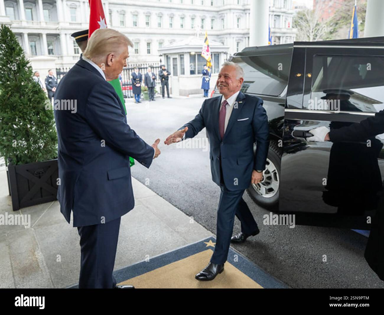 DONALD TRUMP. US-Präsident mit König Abdullah von Jordanien im Weißen Haus, 11. Februar 2025. Foto: Weißes Haus Stockfoto
