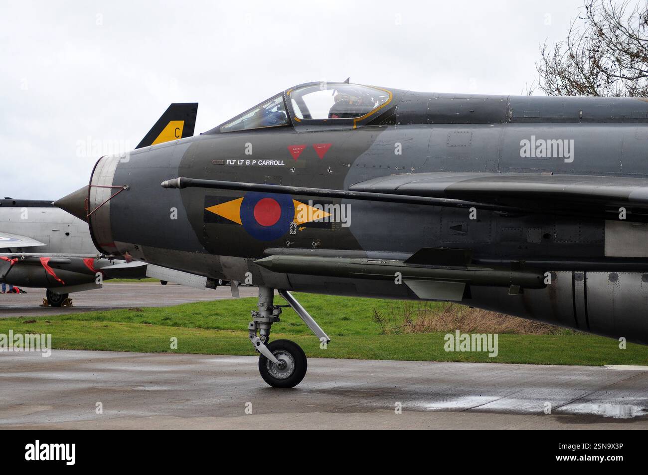 Lightning XS904 mit XR713 im Hintergrund. Stockfoto