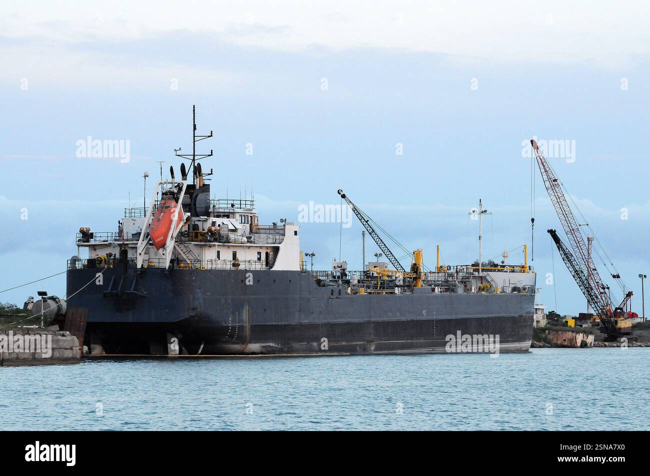 Schiff auf dem Welland-Kanal in Port Colborne. Stockfoto