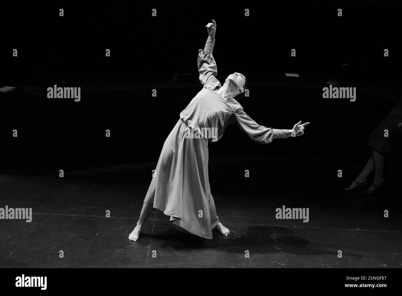 Estela Merlos tritt während des El silla K. Cartas desde el olvido am 13. Februar 2025 im Abadia-Theater in Madrid auf Stockfoto