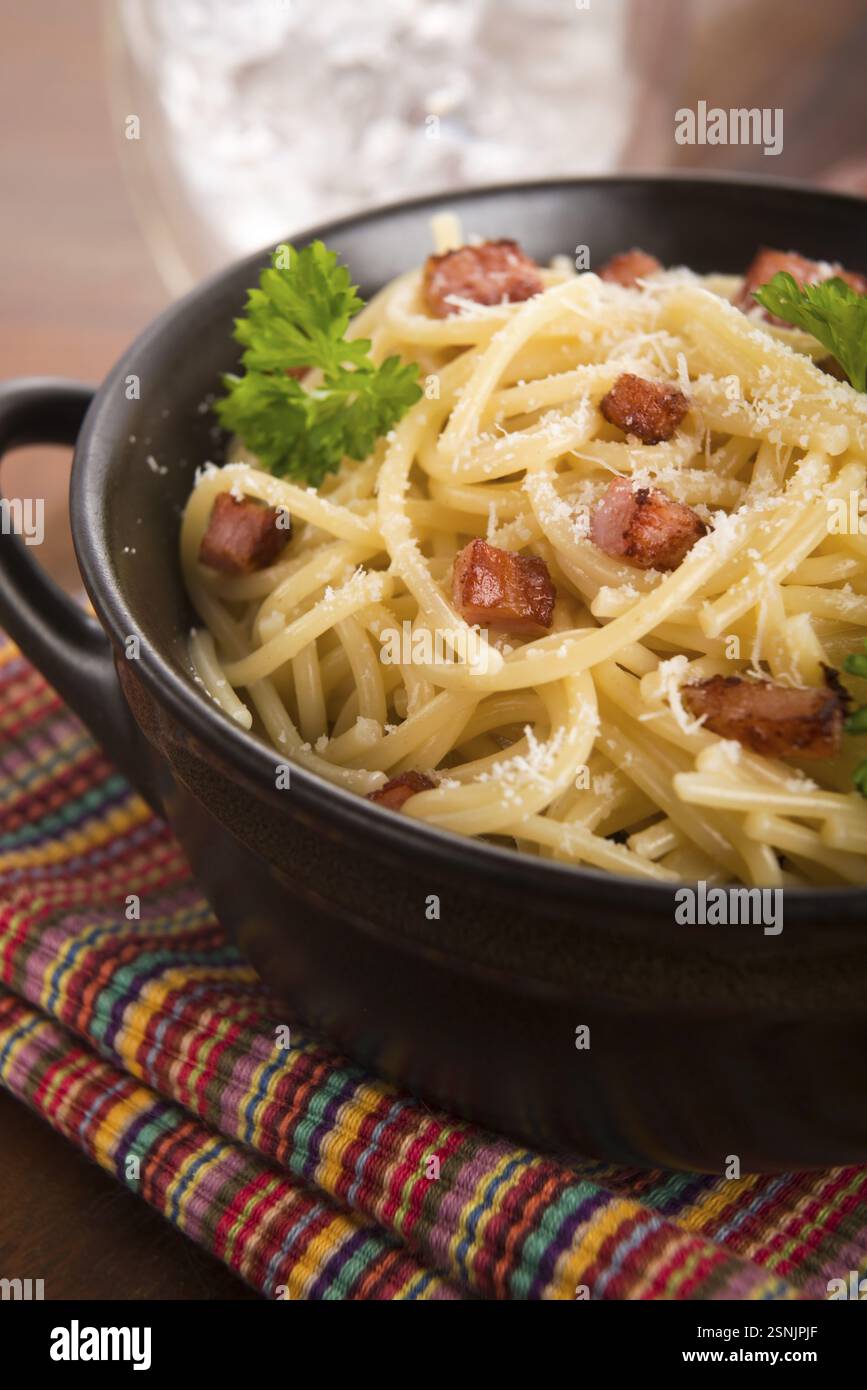 Pasta Carbonara mit Speck und Käse, lodz, polen Stockfoto