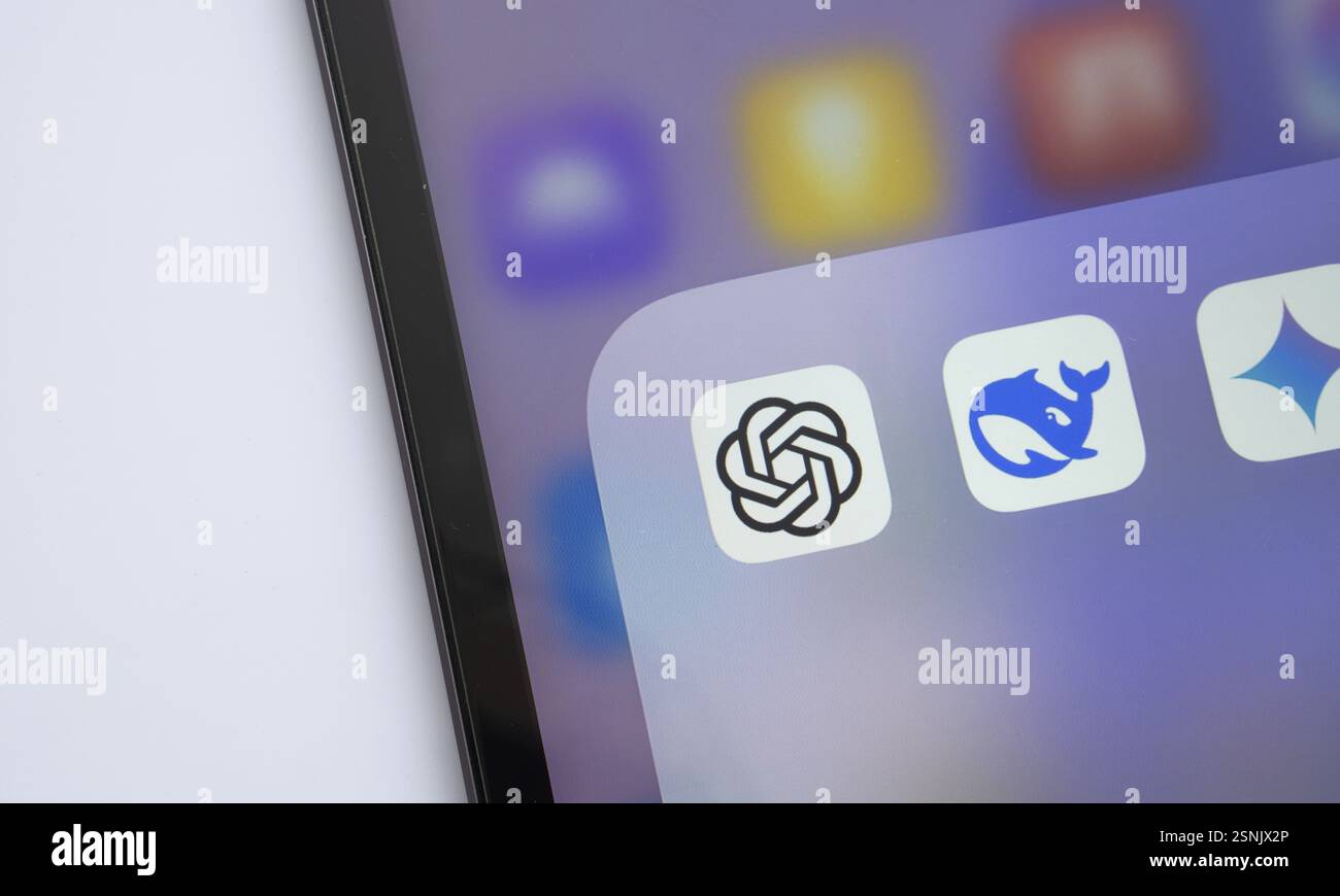 Nahaufnahme eines iPad-Bildschirms mit dem Symbol für Deepseek, ChatGPT und Google Gemini App Stockfoto