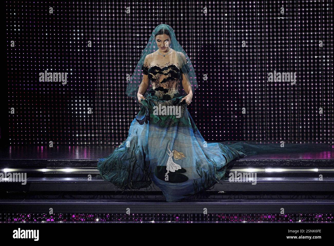 Sanremo, Italien. Februar 2025. Elettra Lamborghini während des dritten Abends der 75. Ausgabe des Sanremo Italian Song Festivals im Ariston Theatre in Sanremo, Norditalien - Donnerstag, 13. Februar 2025. Unterhaltung. (Foto: Marco Alpozzi/LaPresse) Credit: LaPresse/Alamy Live News Stockfoto