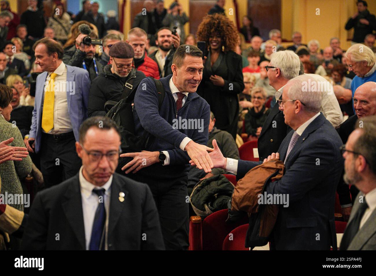 Sanremo, Italien. Februar 2025. Roberto Vannacci präsentiert sein neues Buch &#x2018;Courage Wins' am Literaturdienstag des Sanremo Casino in Sanremo, Norditalien - Freitag, den 14. Februar 2025. Unterhaltung. (Foto: Marco Alpozzi/LaPresse) Credit: LaPresse/Alamy Live News Stockfoto