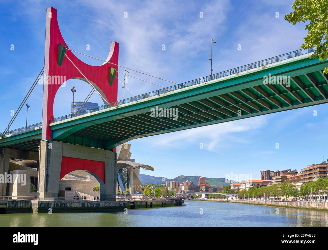 Blick auf die Stadtpromenade. Bilbao, Spanien Stockfoto