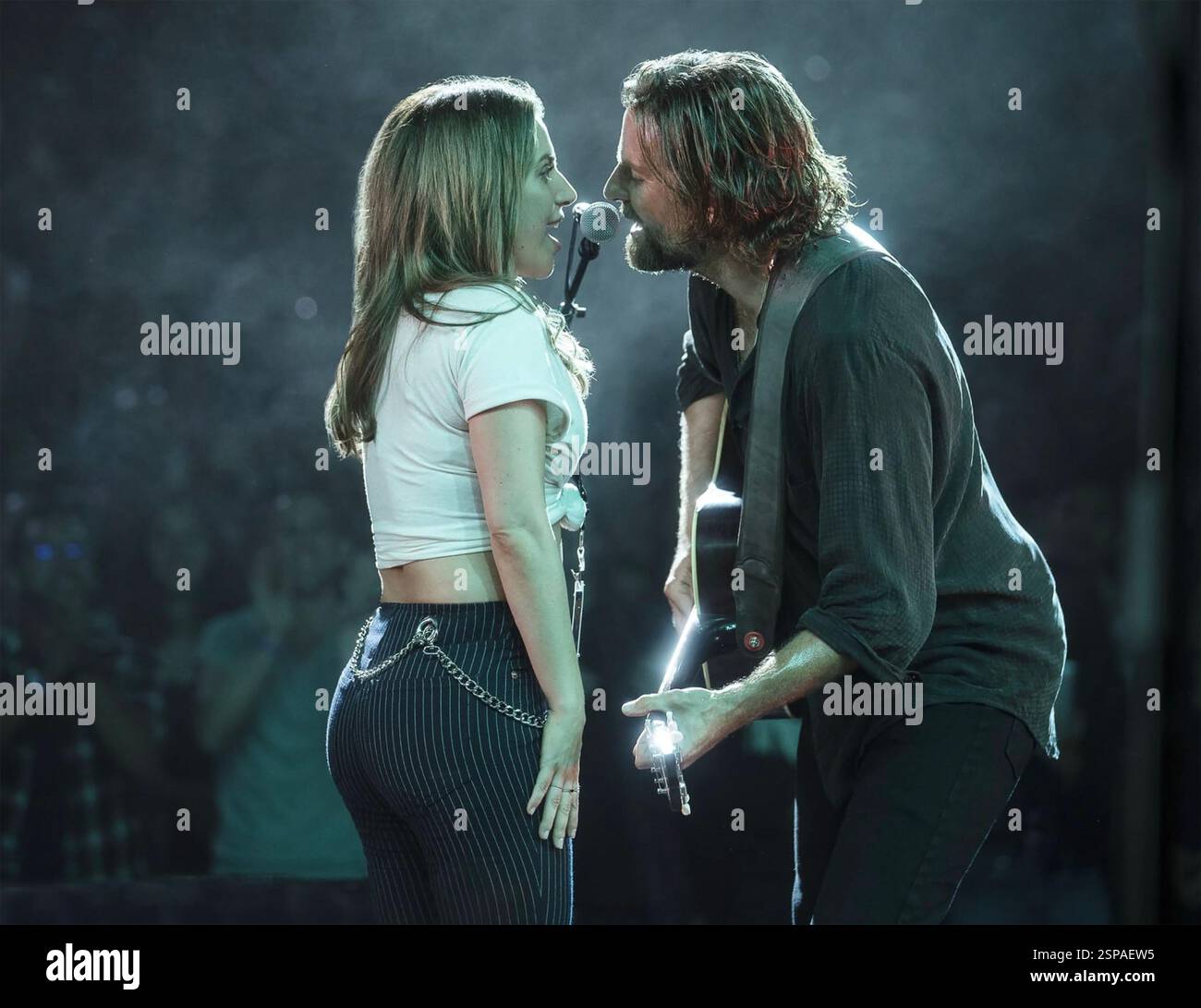 Ein STERN WIRD 2018 Warner Bros. GEBOREN Filmaufnahmen mit Lady Gaga und Bradley Cooper Stockfoto Ein STERN WIRD 2018 Warner Bros. GEBOREN Filmaufnahmen mit Lady Gaga und Bradley Cooper Stockfoto