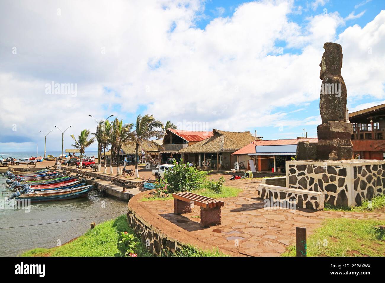 Plaza Hotu Matua Square in Hanga Roa, der wichtigsten Stadt und Hafen der Osterinsel, Chile, Südamerika Stockfoto