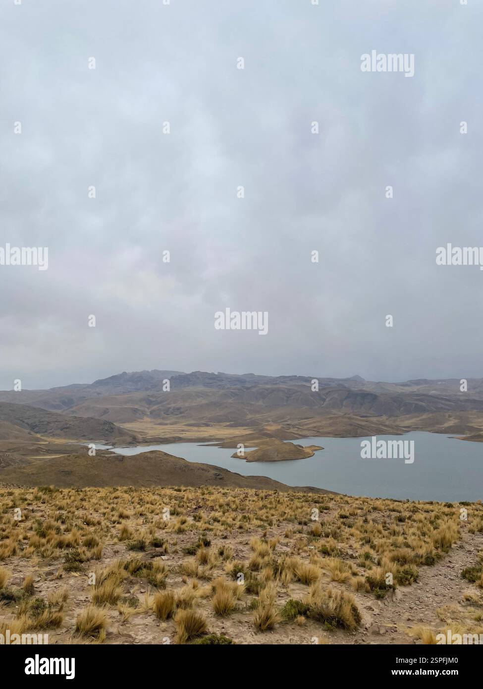 Peruanischer Hochlandsee - Smartphone-aufgenommenes Stockfoto
