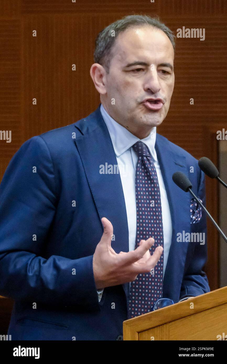 Pasquale Aliberti ex sindaco di Scafati in Cassione dell'Assemblea nazionale degli eletti azzurri negli enti locali, FI &#x201c;Pi&#xf9; forza ai territori&#x201d;. Camera dei Deputati a Roma, Venerd&#xec; 14. Februar 2025 (Foto Mauro Scrobogna/LaPresse) Pasquale Aliberti, ehemaliger Major von Scafati, anlässlich der Nationalversammlung der gewählten Vertreter der Blauen Partei in den Kommunalbehörden, FI &#x201c;mehr Kraft für die Gebiete&#x201d;. Abgeordnetenkammer in Rom, Freitag, 14. Februar 2025. (Foto: Mauro Scrobogna/LaPresse) Stockfoto