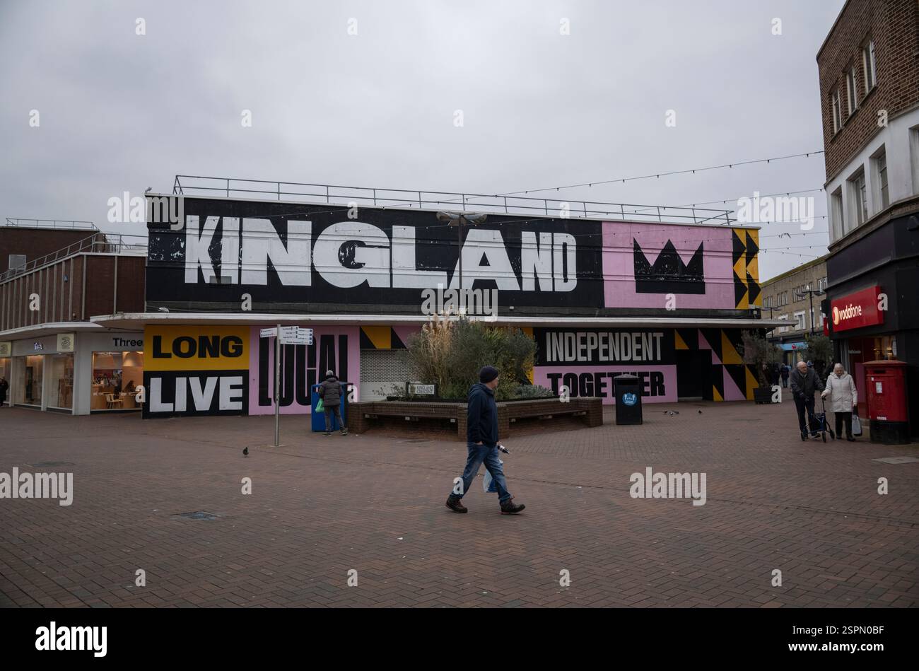 Poole High Street in Dorset, da die High Street in diesem Monat aufgrund von Rachel Reeves Geschäftssteuer- und NI-Erhöhungen von Mitarbeitern von Ladenschließungen betroffen ist. Stockfoto